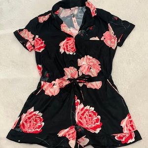 S | VS cute comfy rose print romper
